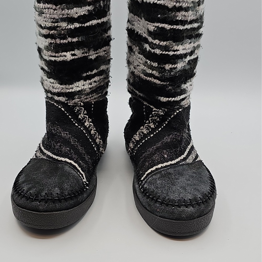 TOMS Black Faux Suede Marled Sweater Knit Mukluk Winter Boots - Size 7